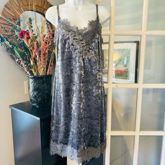 Anthropologie Porridge Tessie Silver Grey Velvet Dress NWT Small - Picture 5 of 13